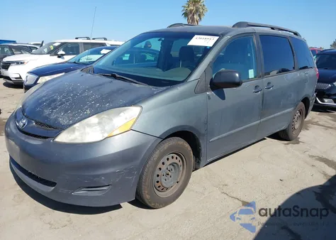 2010 Toyota Sienna Le z USA, uszkodzony, nr VIN 5TDKK4CC4AS328956